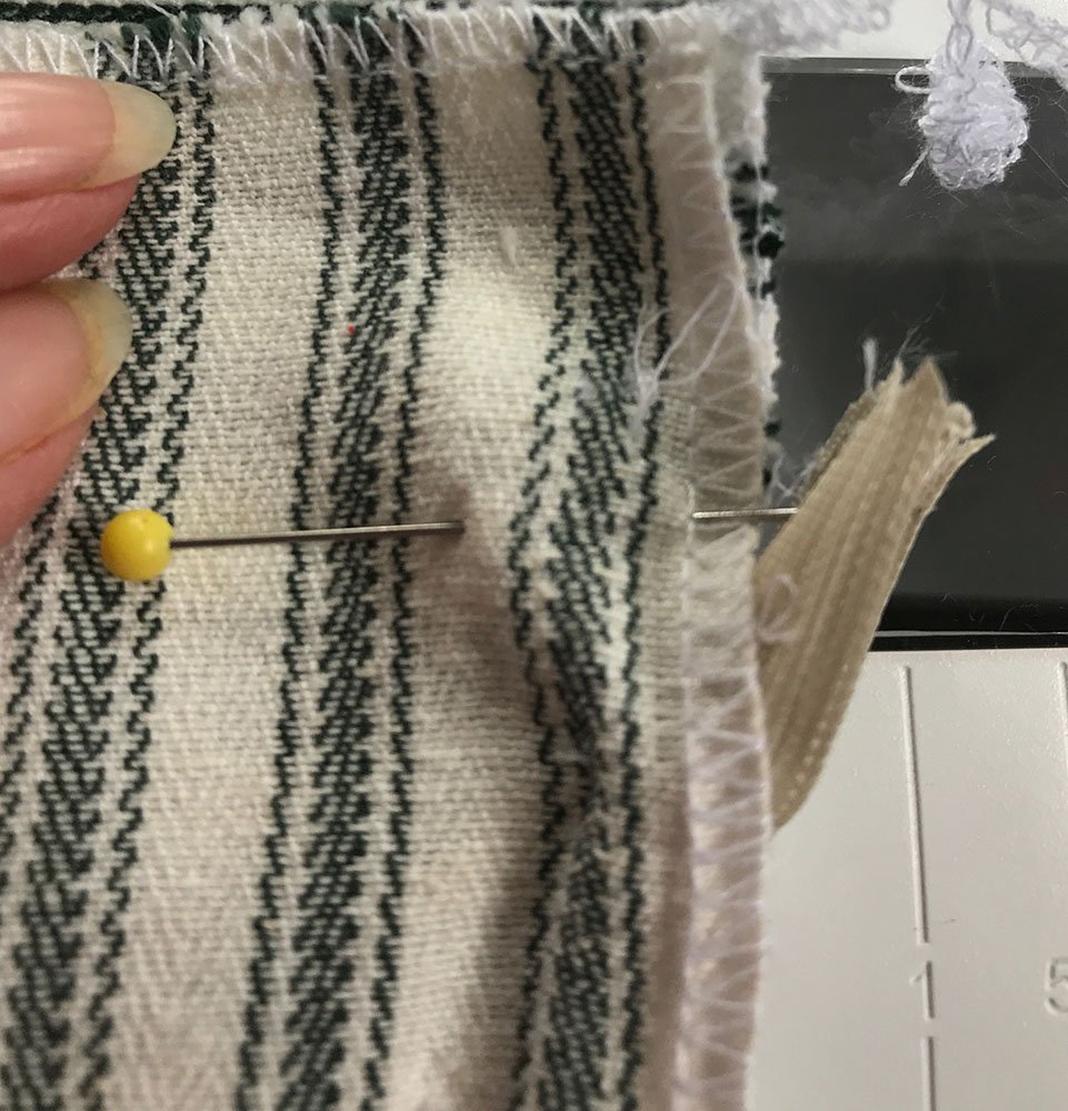 How to Put an Invisible Zip into a Cushion Living a Real Life